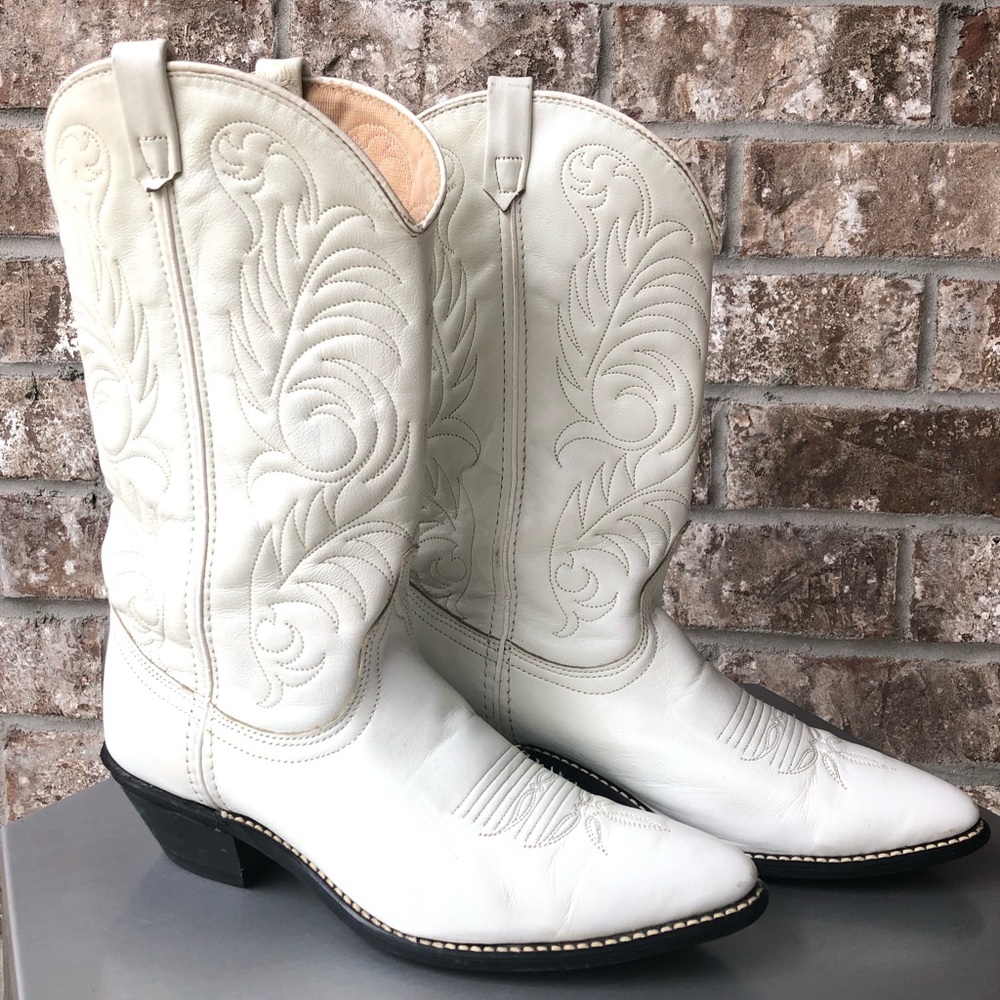 SOLD  Vintage ACME White Cowboy Boots - Picture 3 of 6